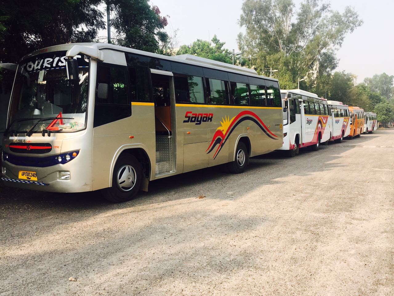 AC bus on hire in Noida, Gurgaon, Delhi